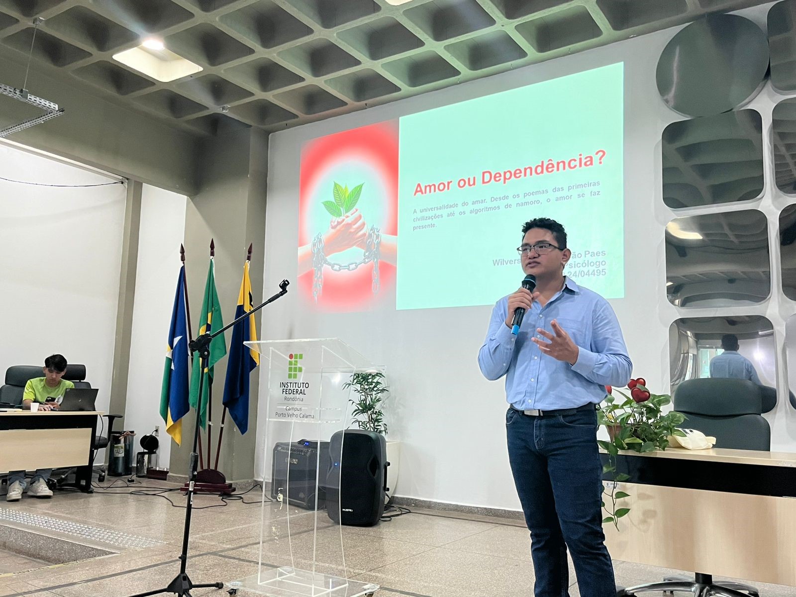 Biblioteca do IFRO Calama promove palestra sobre dependência afetiva no Dia dos Namorados
