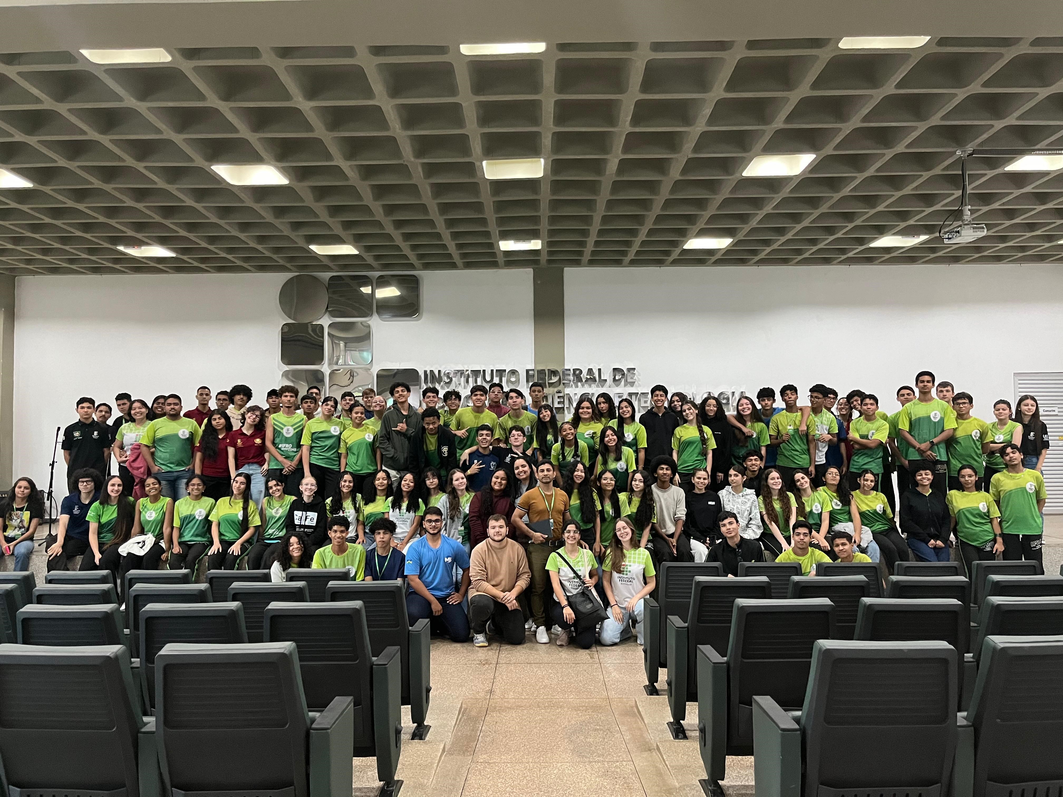 Estudantes do Campus Calama participam de oficina sobre currículo e entrevistas de emprego
