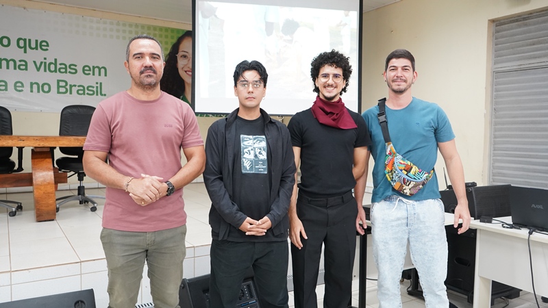 Professor Fernando Pinheiro e os produtores do Filme Auá