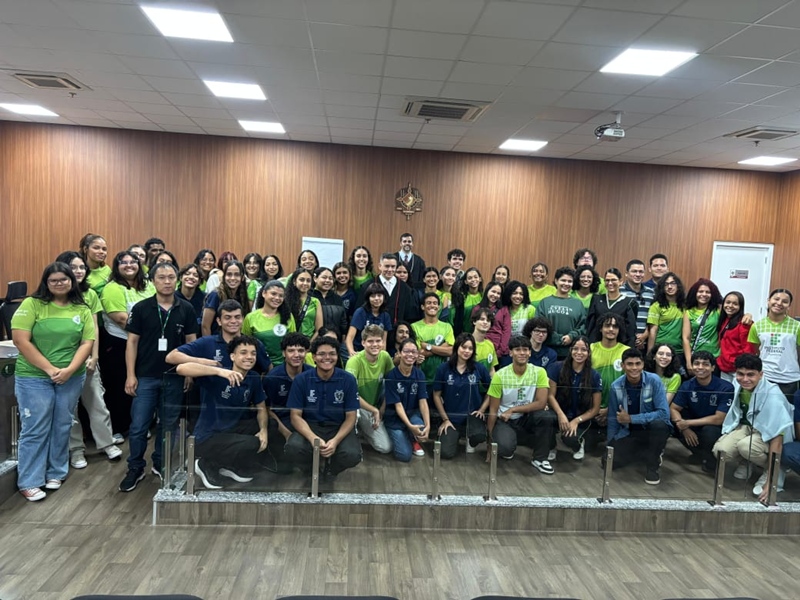 Alunos do Calama no Tribunal de Justiça