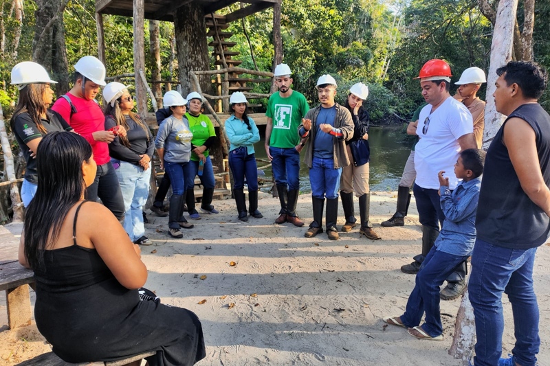 Acadêmicos de Engenharia Florestal do IFRO visitam aldeia Karo Arara e conhecem experiências em etnoturismo e agrofloresta