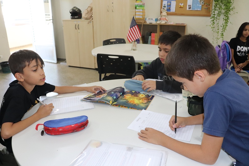 30 crianças de 9 e 10 anos são atendidas pelo projeto English for Kids do Campus Vilhena