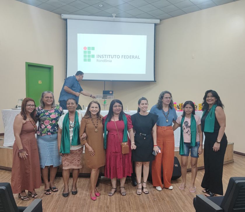 Certificadas participantes dos cursos de Artesã em Biojoias e Assistente em Administração do Projeto Mulher de Fibra