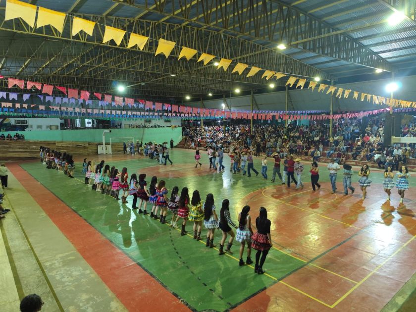 Campus Cacoal celebra Arraiá 2025 com apresentações culturais e participação da comunidade