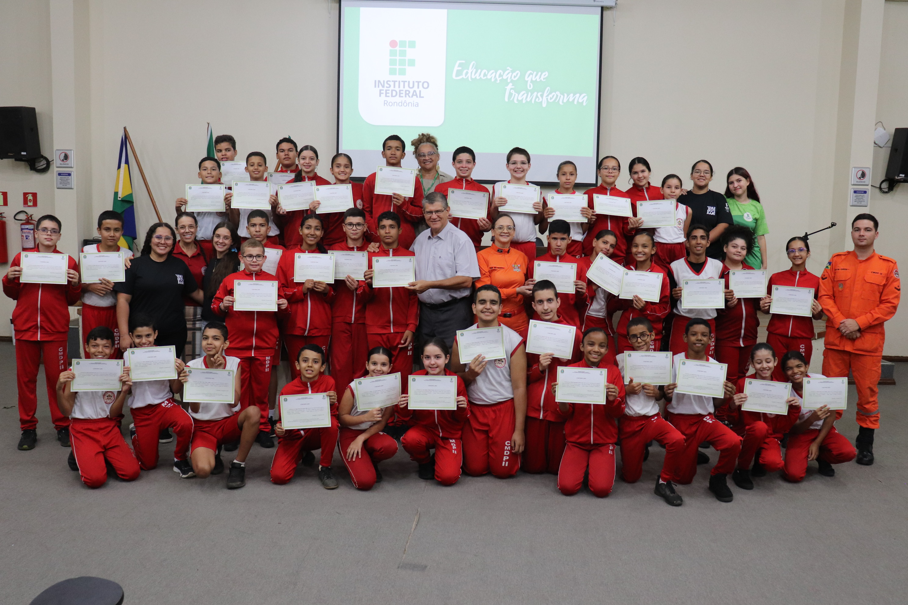 IFRO entrega certificados de Informática Básica a estudantes do Colégio Militar Dom Pedro II, em Vilhena