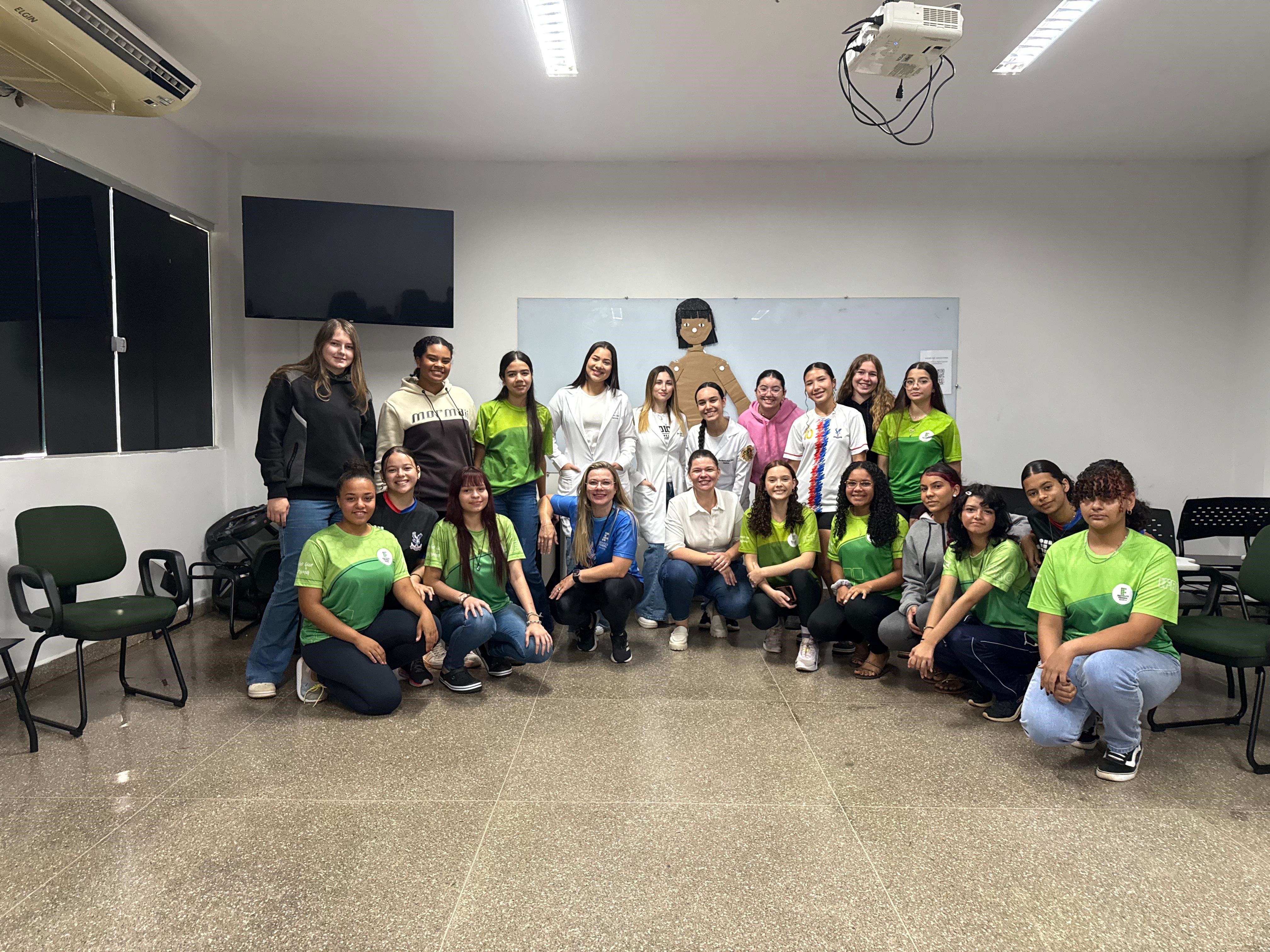 Campus Cacoal realiza projeto “Corpo em Foco: higiene pessoal na adolescência” 