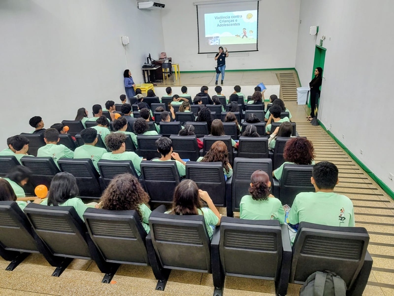 Estudantes do Programa Partiu IF participam de palestra sobre violência contra crianças e adolescentes