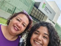 A_professora_Telma_e_a_monitora_do_Laboratório_de_Arte_Maria_Eduarda_Alves