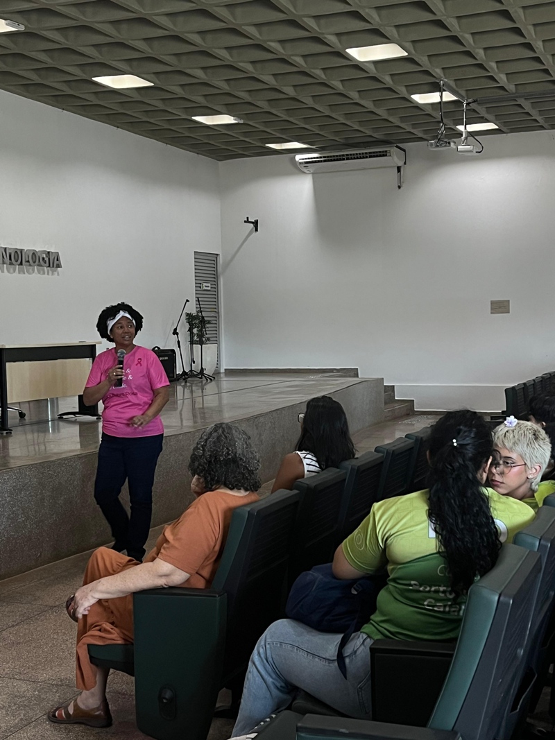 Outubro Rosa: estudantes do Campus Calama participam de palestra sobre prevenção ao câncer de mama