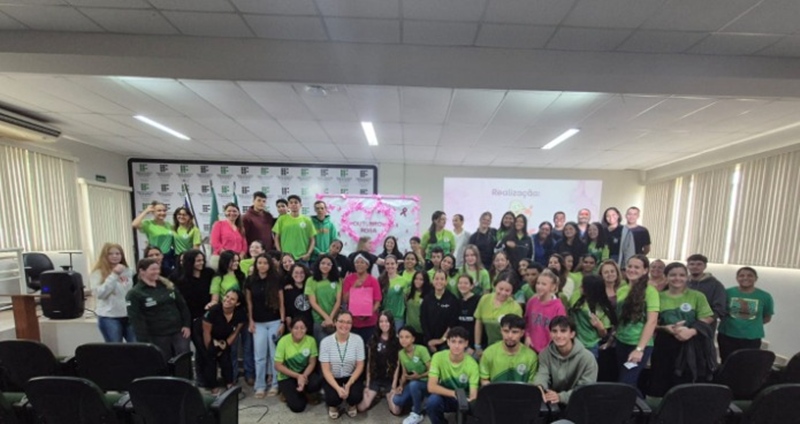 Campus Cacoal realiza ação alusiva ao Outubro Rosa com palestra sobre detecção precoce e prevenção ao câncer de mama