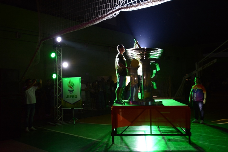 Momento de acendimento da Pira dos jogos