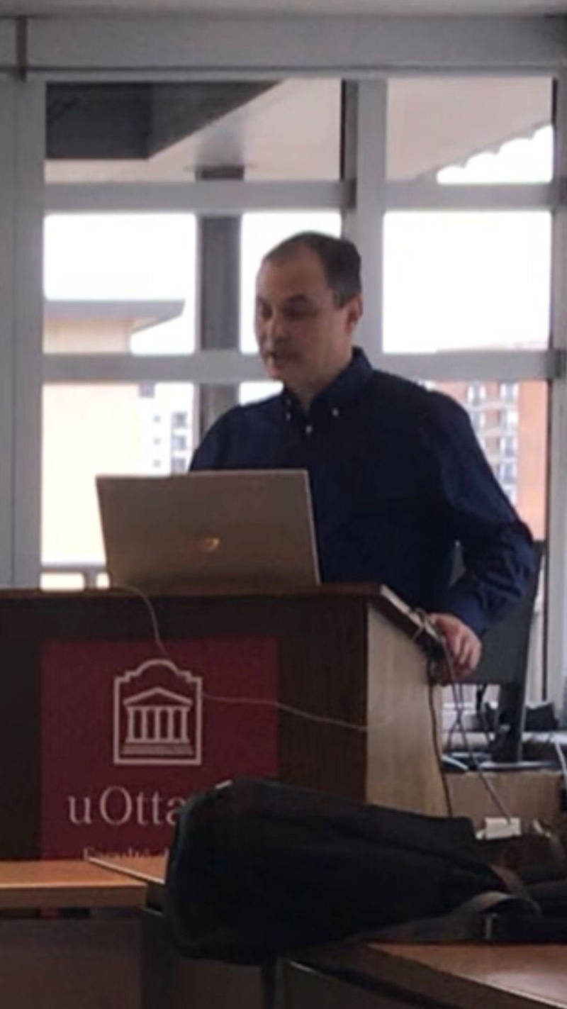 Docente de Vilhena ministra conferência na Universidade de Ottawa durante estágio internacional