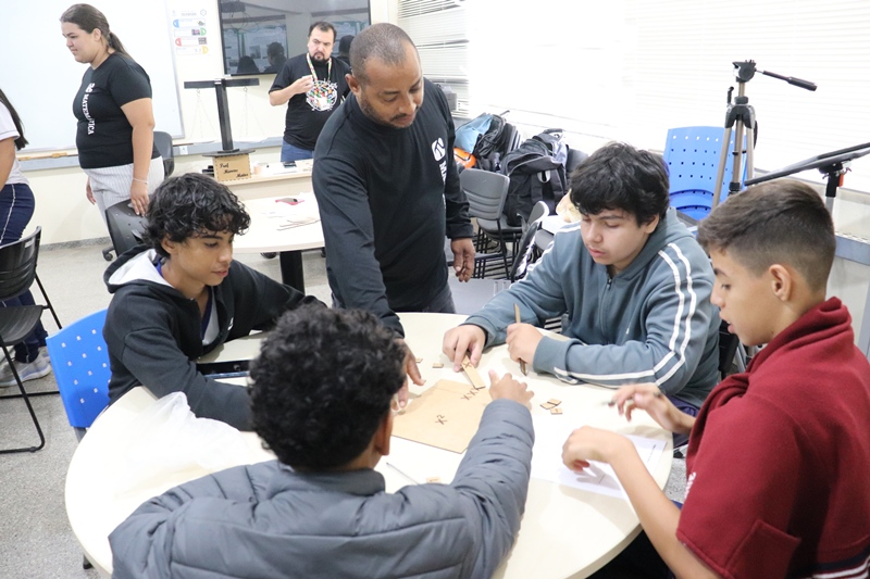 Licenciatura em Matemática do IFRO promove atividade prática em escola de Vilhena; inscrições para nova turma estão abertas