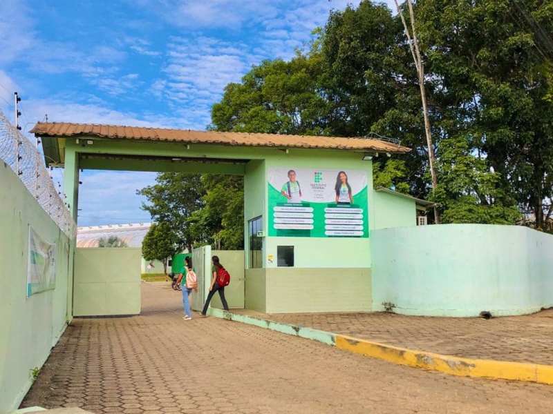 Projeto de extensão do Campus Ji-Paraná promove dignidade menstrual em escola estadual de Ouro Preto do Oeste