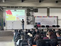 Professor_explica_sobre_curso_de_Edificações