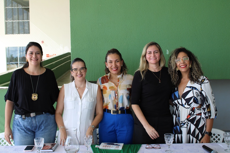 Participantes da Mesa esq. para dir. Amanda Setubal Ivanete Barreto Adelia Barreto Welly Costa e Renata Souza