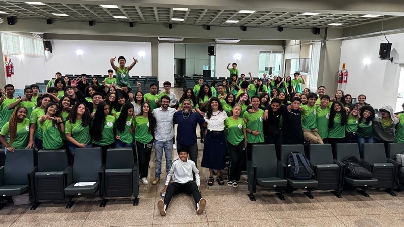 Estudantes de Edificações do Campus Calama participam de palestra sobre identidade beiradeira e resistência cultural na Amazônia