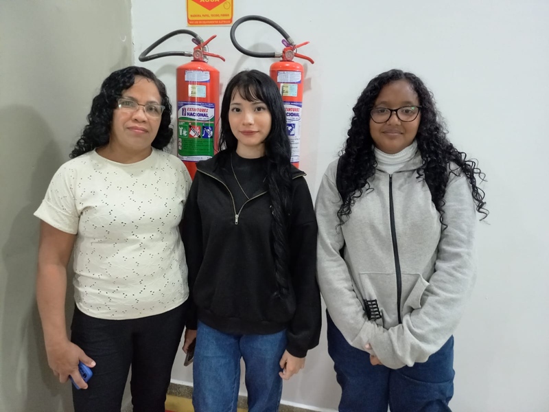 Tânia Regina e Ester Cristina mãe e filha com a amiga Maria Regina de Lima Rio