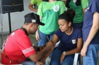 Foto_3_-_Grafismo_com_os_estudantes