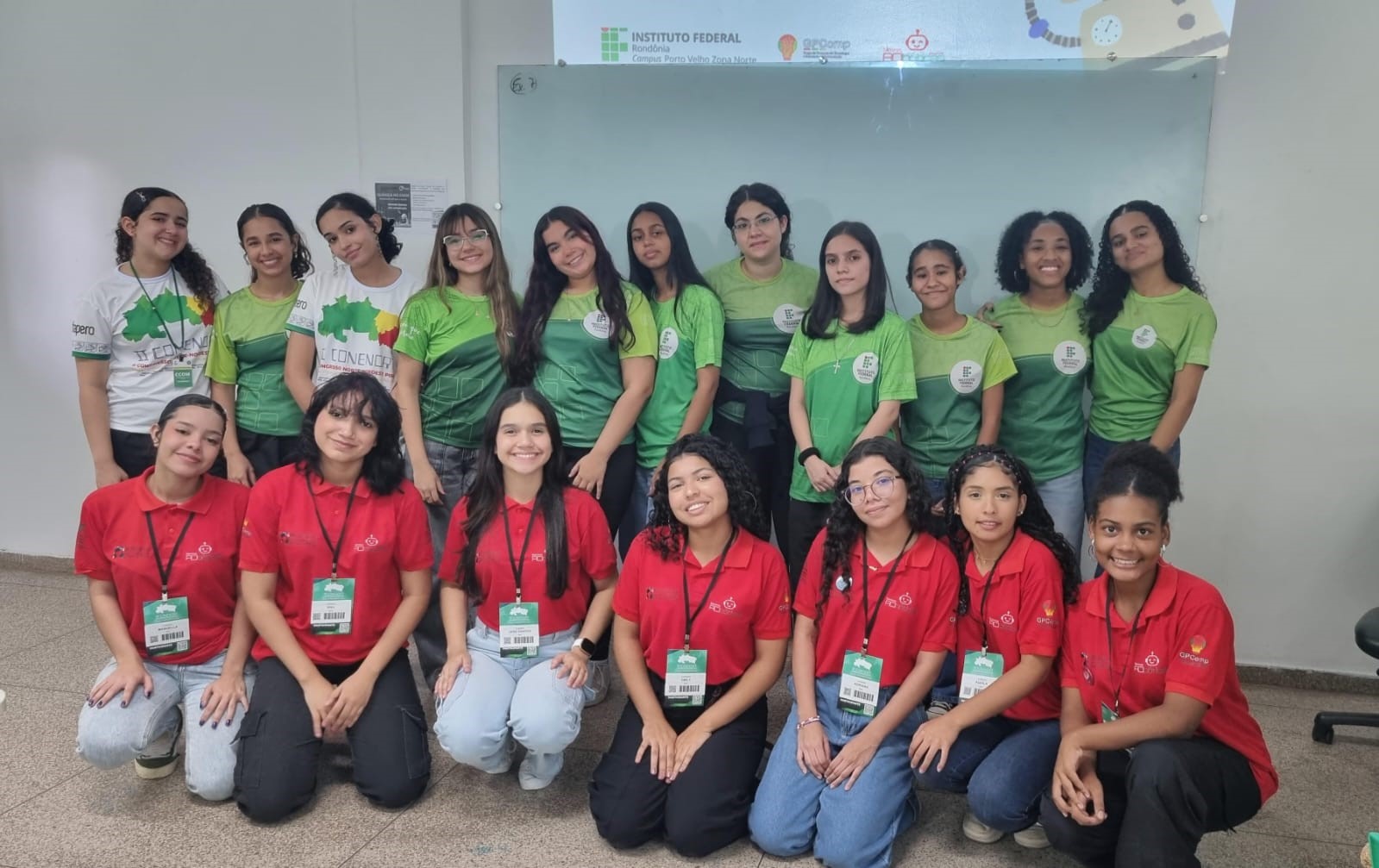 Projeto Meninas RObóticas promove oficina de robótica e protagonismo feminino em congresso de educação