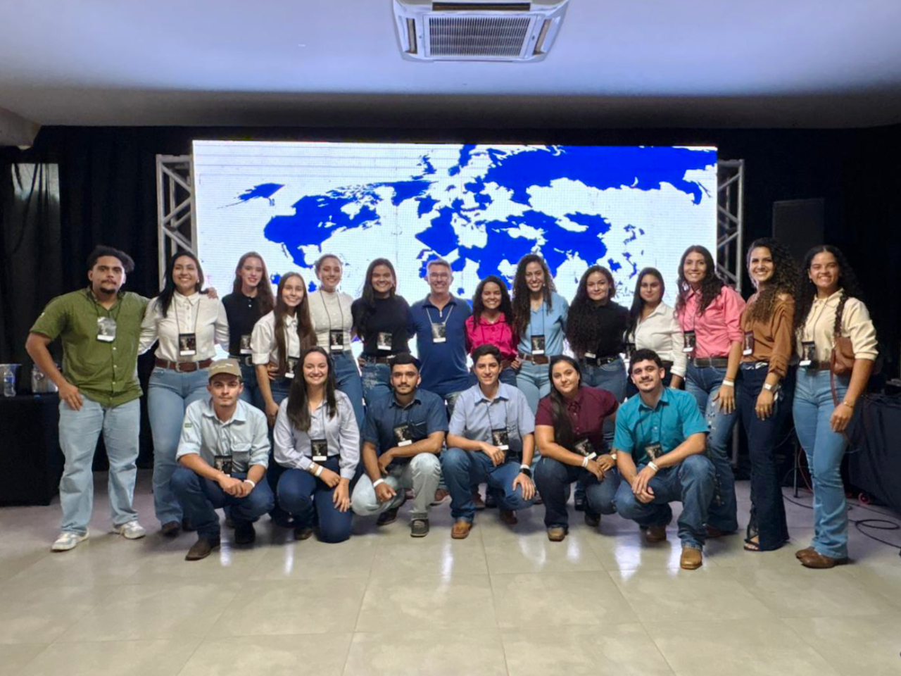 Estudantes de Colorado participam de encontro sobre inovação e reprodução bovina