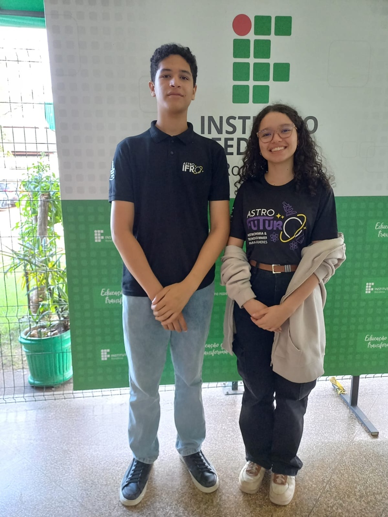 Lucas Gabriel Gonçalves e Ana Luisa Rodrigues Miranda participantes da astronomia