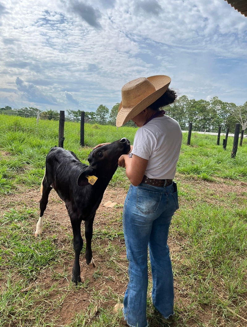 Egressa do Campus Colorado do Oeste é aprovada no mestrado em Ciência Animal e Pastagens da ESALQ/USP
